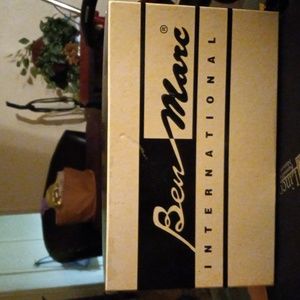 Ladies purse in the Box